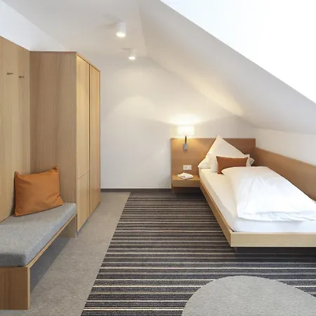 Hiller In Hotel 3*