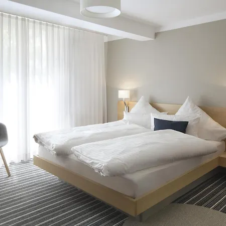 Hiller In 3* 阿巴斯塔特