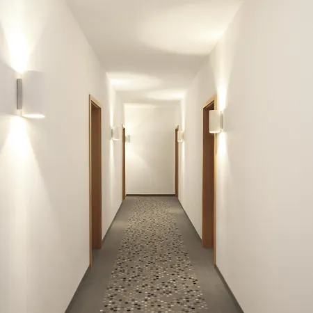 Hiller In Hotel 3*