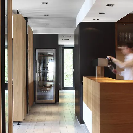 Hiller In Hotel 3*