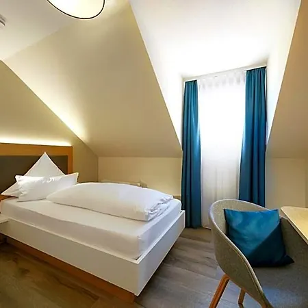 Hiller In Hotel 3*