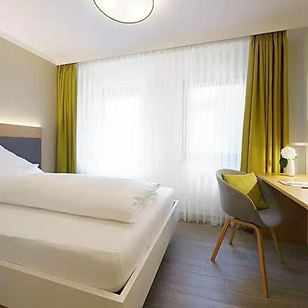 Hiller In Hotel